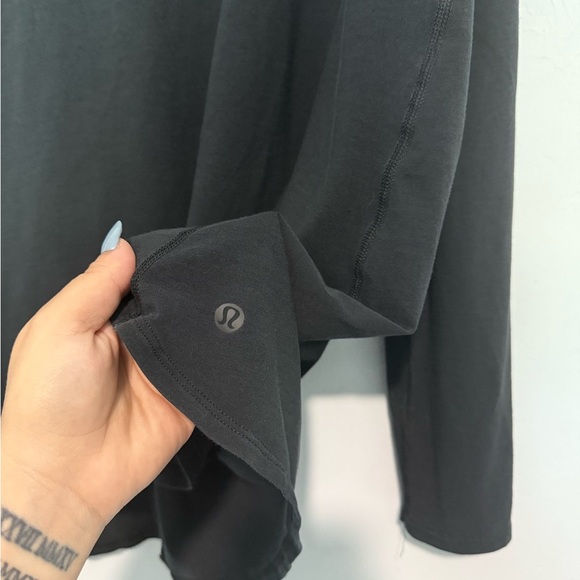 Lululemon Womens Long Sleeve Black Shirt Cross Back (Pit- to pit 22'') - Picture 2 of 3